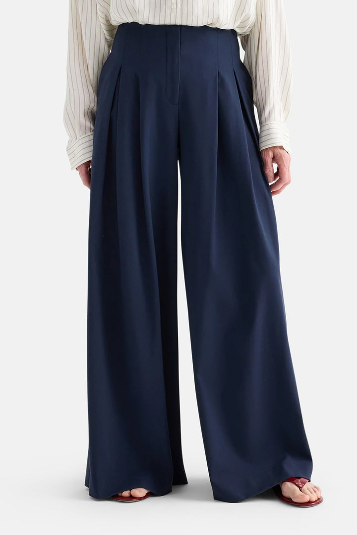 Drew Pant in Ultrafine Twill Suiting Blueberry