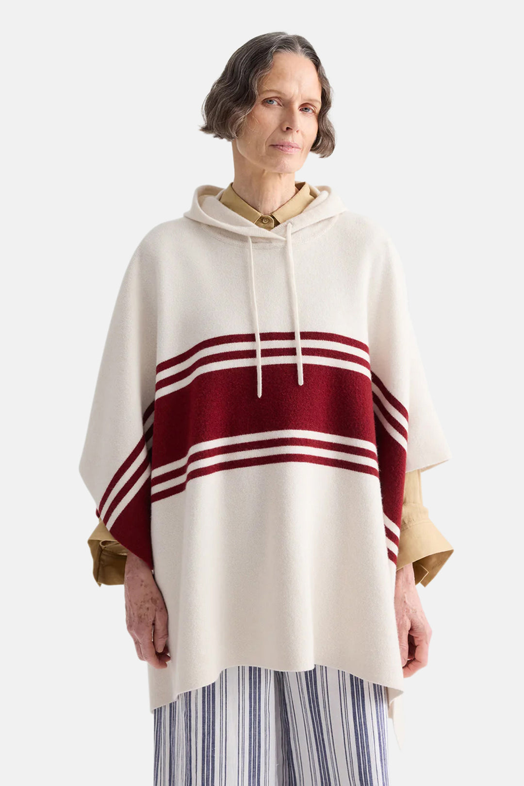 Hooded Poncho in Ivory / Karanada Red