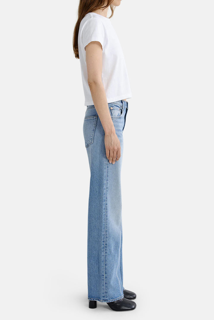 Harper Straight Jean (Weightless Stretch) in Outlook