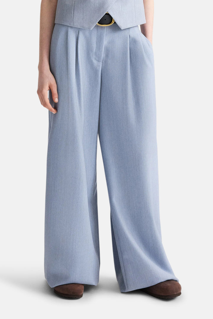 Avery Pant in Halogen Blue