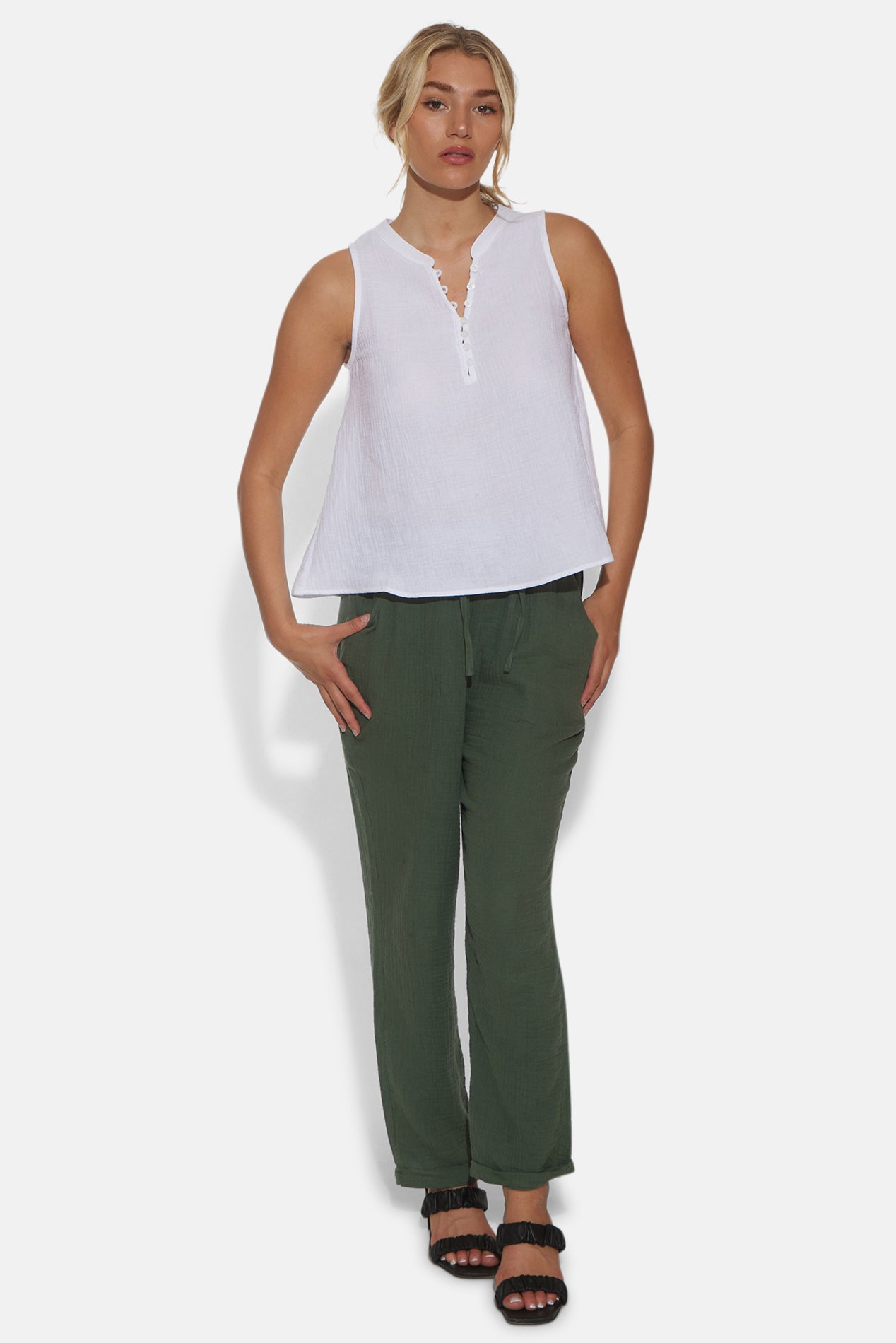 efu EATHER SLEEVELESS TOP ホワイトF Finn, Sleeveless Tank, White | Frank & Eileen