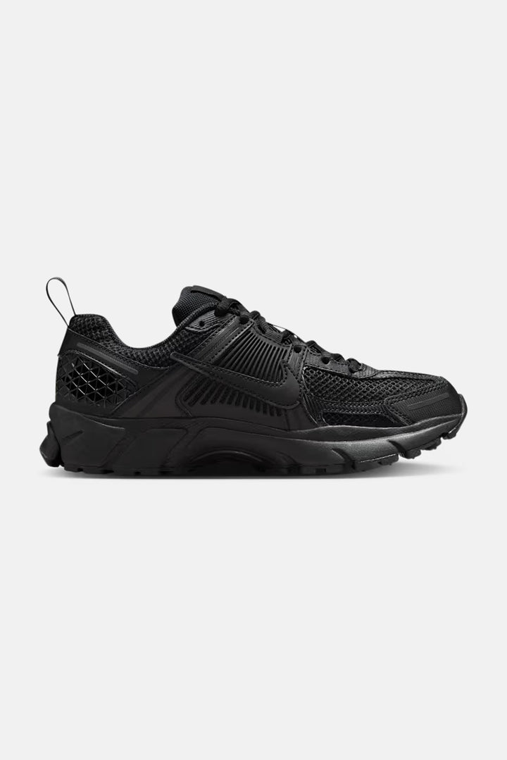 Kid's Vomero 5 'Triple Black With Reflective Accents'