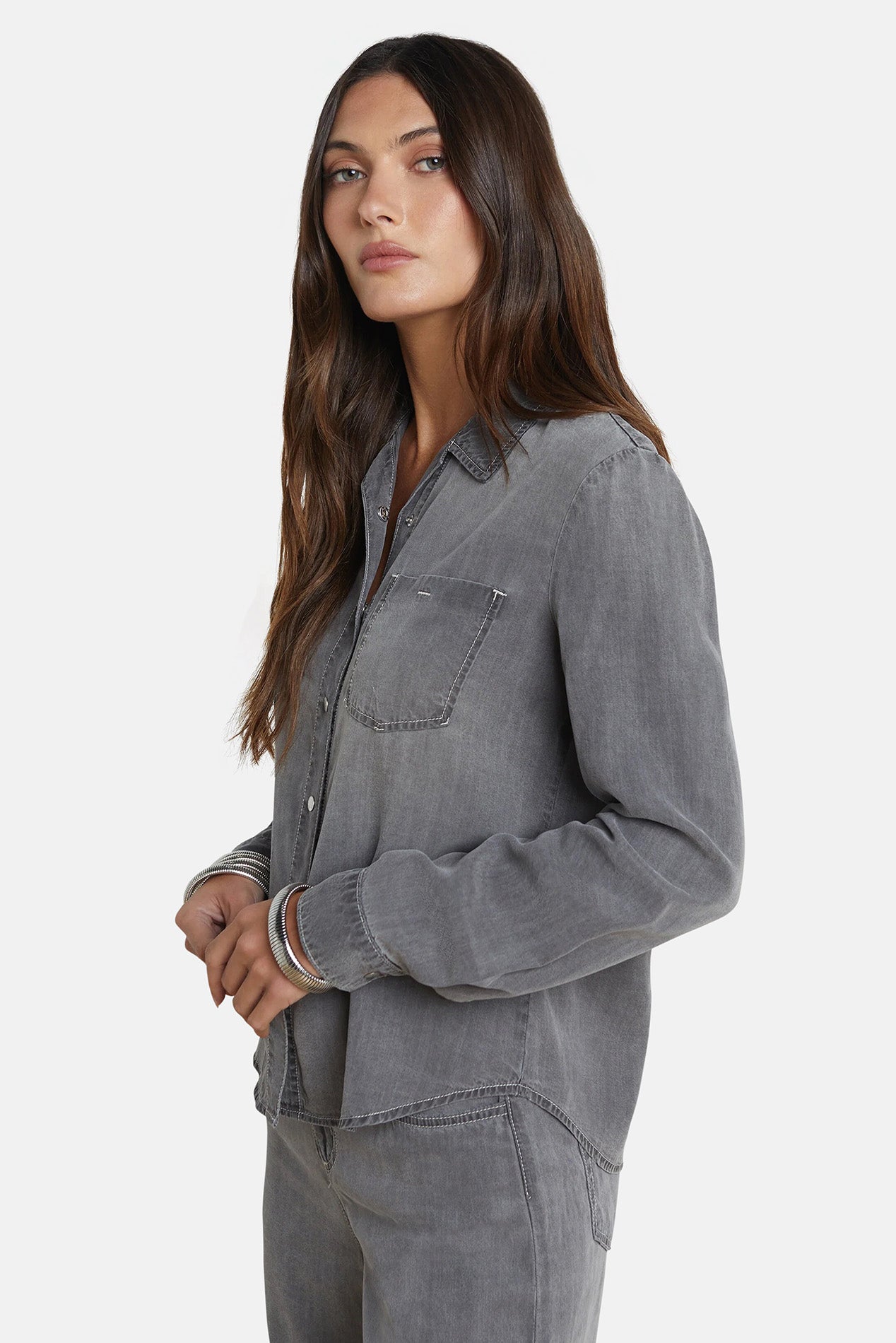L'AGENCE Isla Denim Shirt Solace – blueandcream
